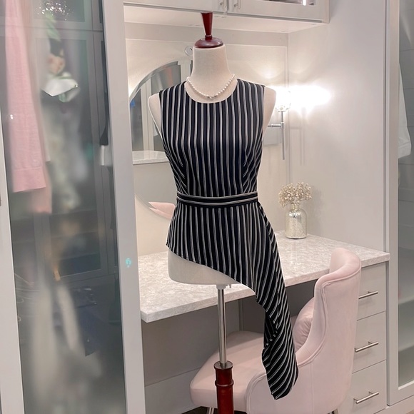 BCBGMaxAzria Tops - BCBGMAXAZRIA sleeveless peplum top with side accent